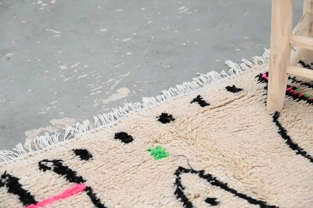 Beige and pink moroccan handmade azilal rug bedroom decor