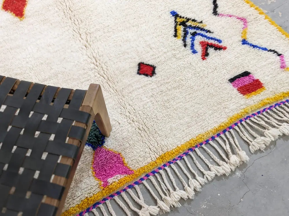 Beige moroccan handmade azilal rug – living room geometric decor
