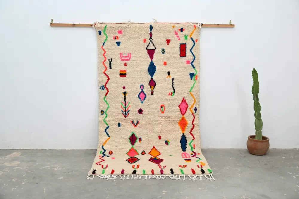 Beige moroccan handmade azilal rug – living room geometric decor