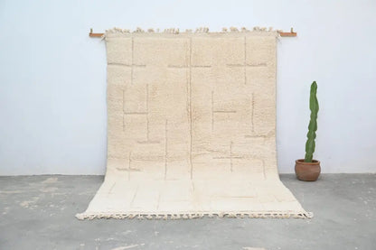 Handmade moroccan beni ouarain beige woolen rug bedroom decor