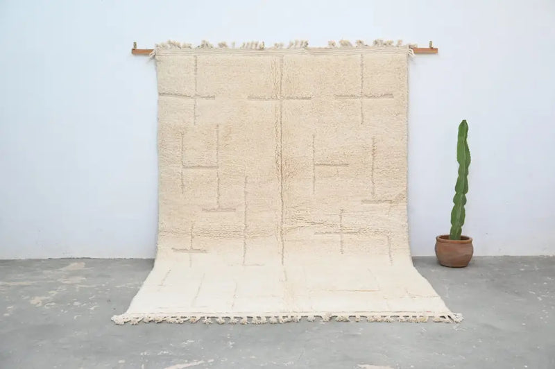 Handmade moroccan beni ouarain beige woolen rug bedroom decor