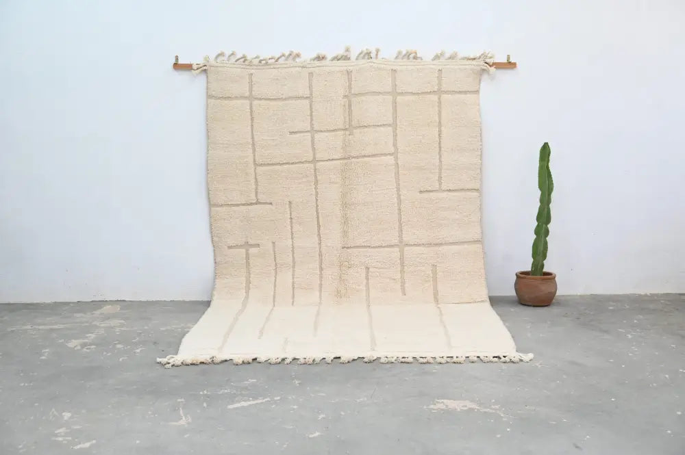 Handmade moroccan beni ouarain beige geometric rug bedroom decor