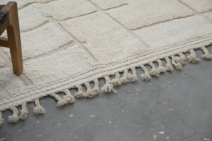 Handmade moroccan beni ouarain beige geometric rug bedroom decor