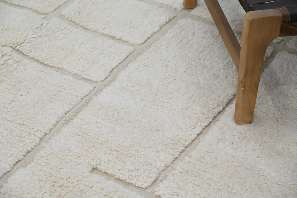 Handmade moroccan beni ouarain beige geometric rug bedroom decor