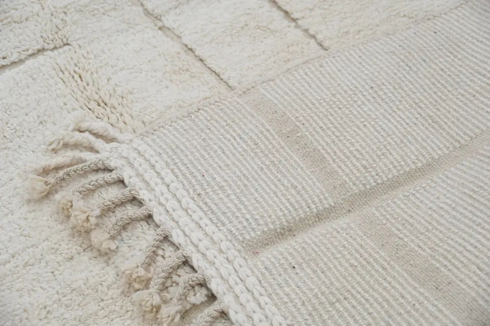 Handmade moroccan beni ouarain beige geometric rug bedroom decor