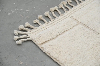 Handmade moroccan beni ouarain beige geometric rug bedroom decor