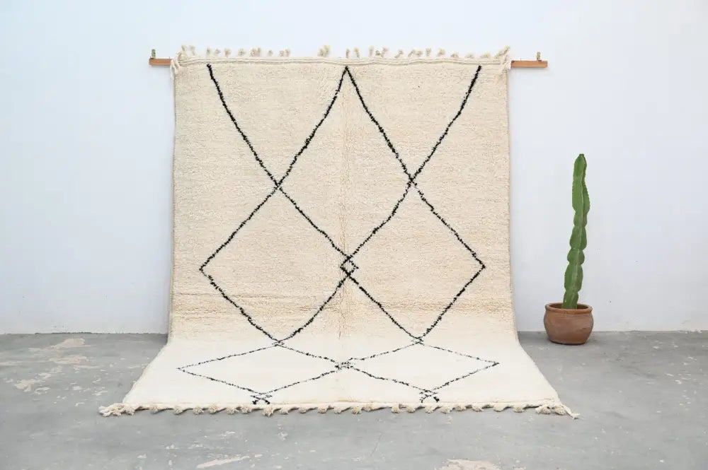 Handmade moroccan beni ouarain carpet cream & black living room rug