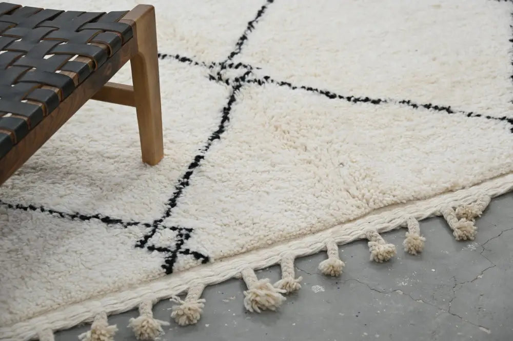 Handmade moroccan beni ouarain carpet cream & black living room rug