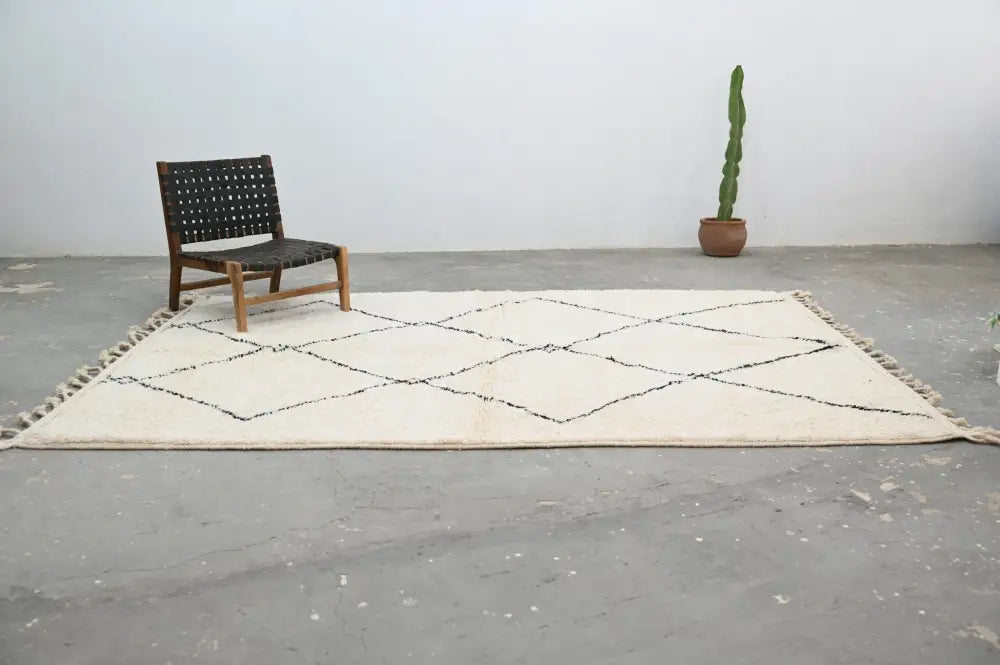 Handmade moroccan beni ouarain carpet cream & black living room rug