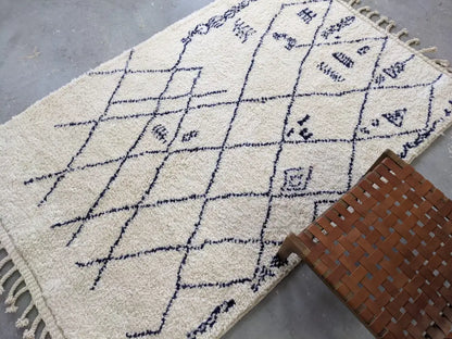 Beige & black beni ouarain rug bedroom moroccan handmade decor