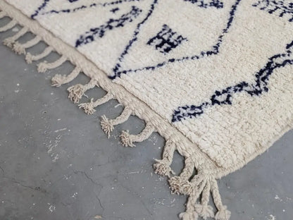 Beige & black beni ouarain rug bedroom moroccan handmade decor
