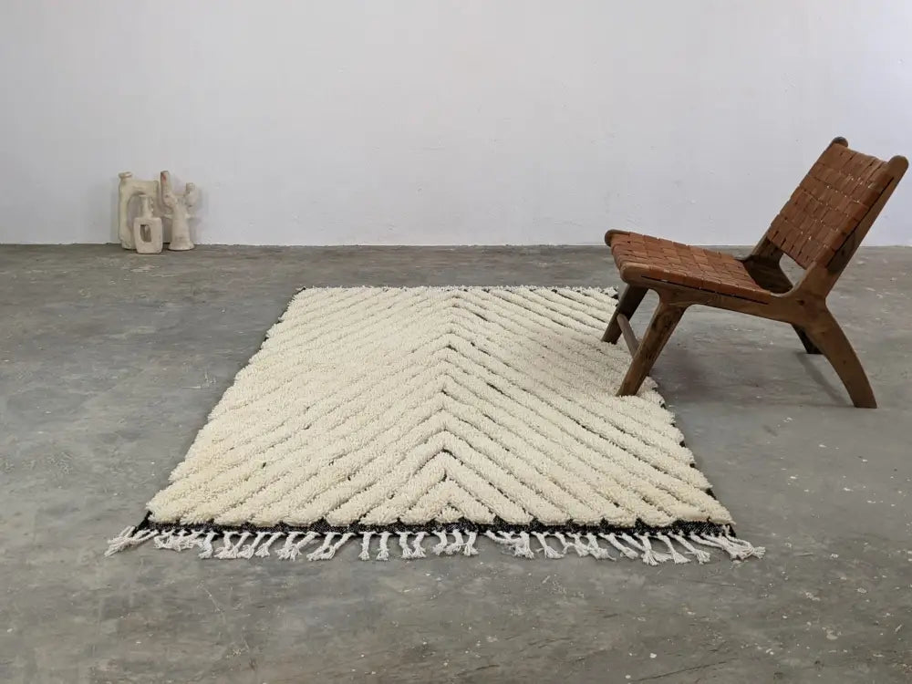 Handmade beni ouarain rug cream & black zigzag bedroom carpet