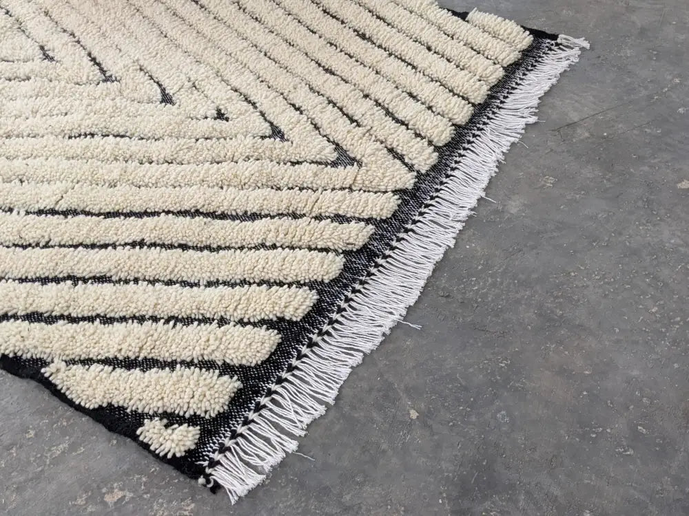 Handmade beni ouarain rug cream & black zigzag bedroom carpet