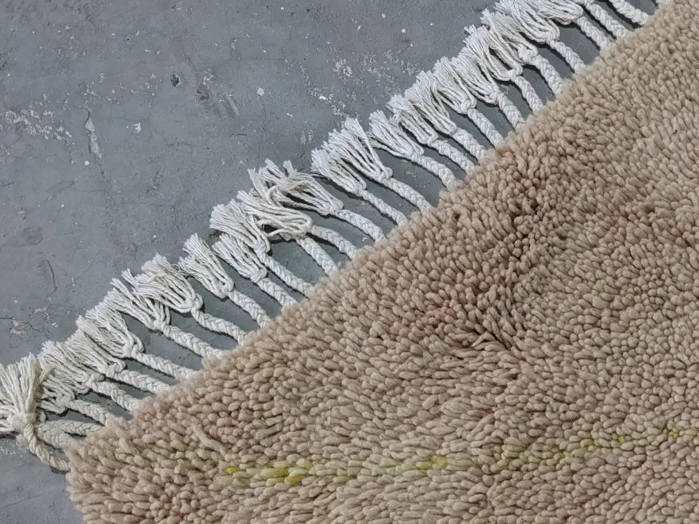 Handmade beige beni ouarain rug – living room plush wool decor