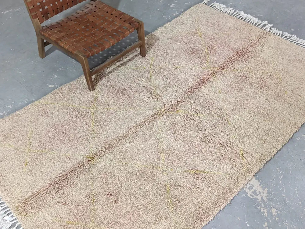 Handmade beige beni ouarain rug – living room plush wool decor