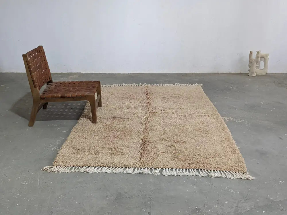 Handmade beige beni ouarain rug – living room plush wool decor