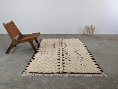 Handmade beige & dark brown beni ouarain rug bedroom woven decor