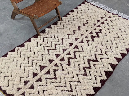 Handmade beige & dark brown beni ouarain rug bedroom woven decor