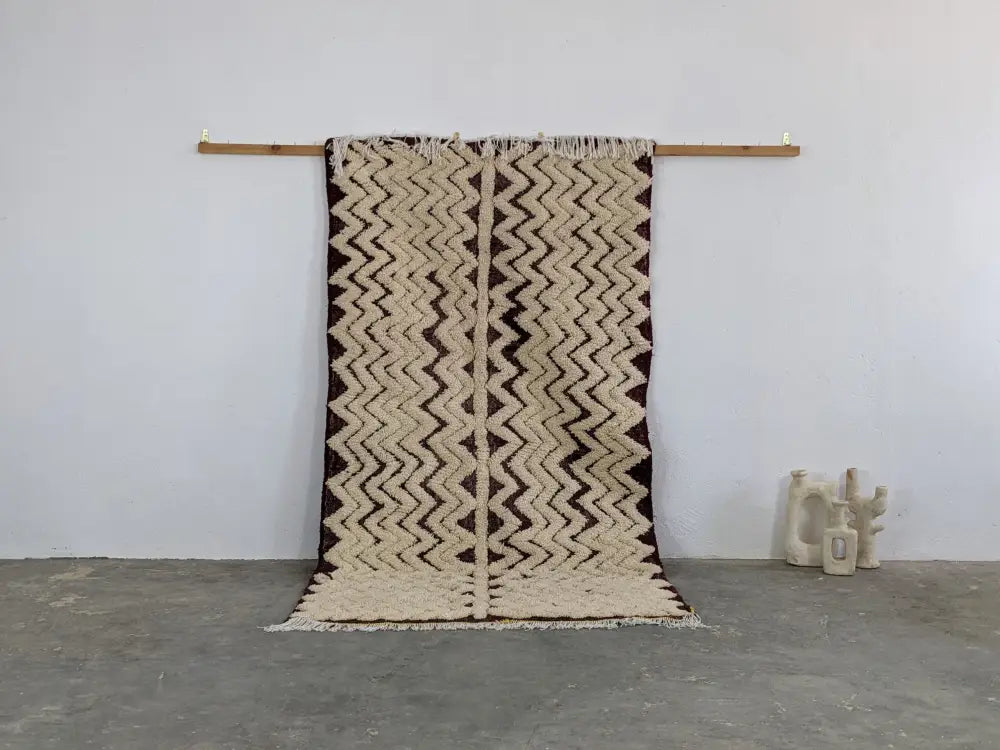 Handmade beige & dark brown beni ouarain rug bedroom woven decor