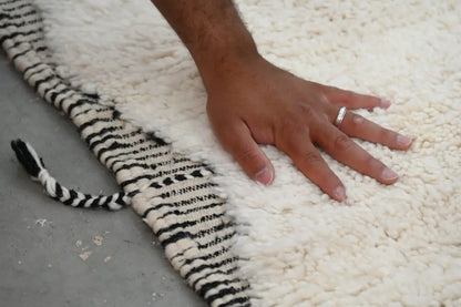 Handmade cream beni ouarain rug – living room zigzag pattern