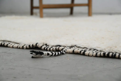 Handmade cream beni ouarain rug – living room zigzag pattern