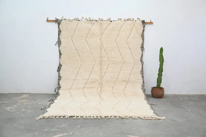 Handmade cream beni ouarain rug – living room zigzag pattern