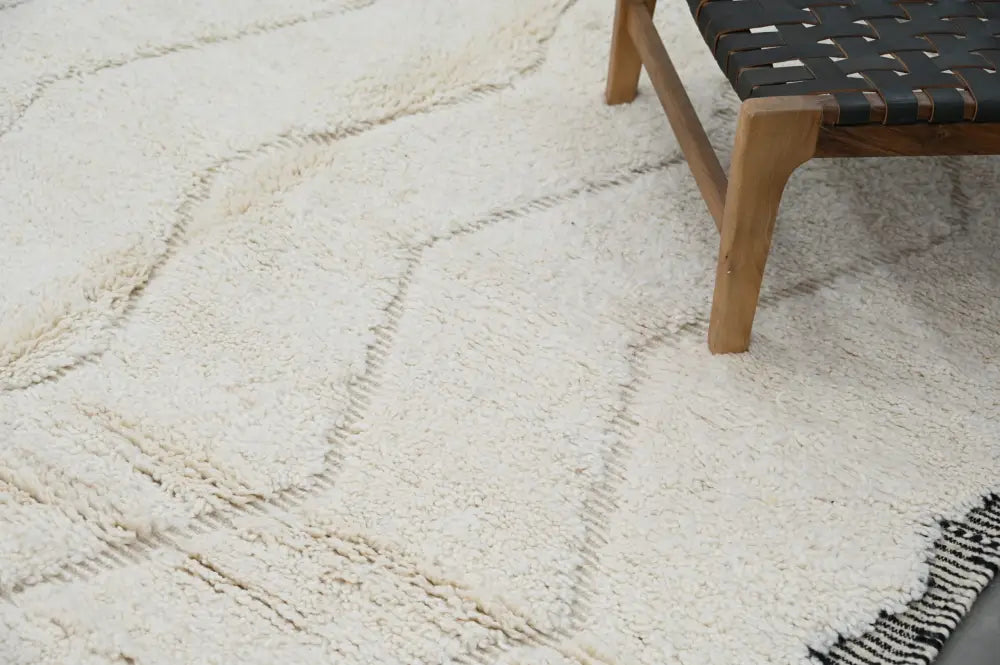Handmade cream beni ouarain rug – living room zigzag pattern