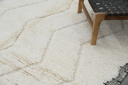 Handmade cream beni ouarain rug – living room zigzag pattern