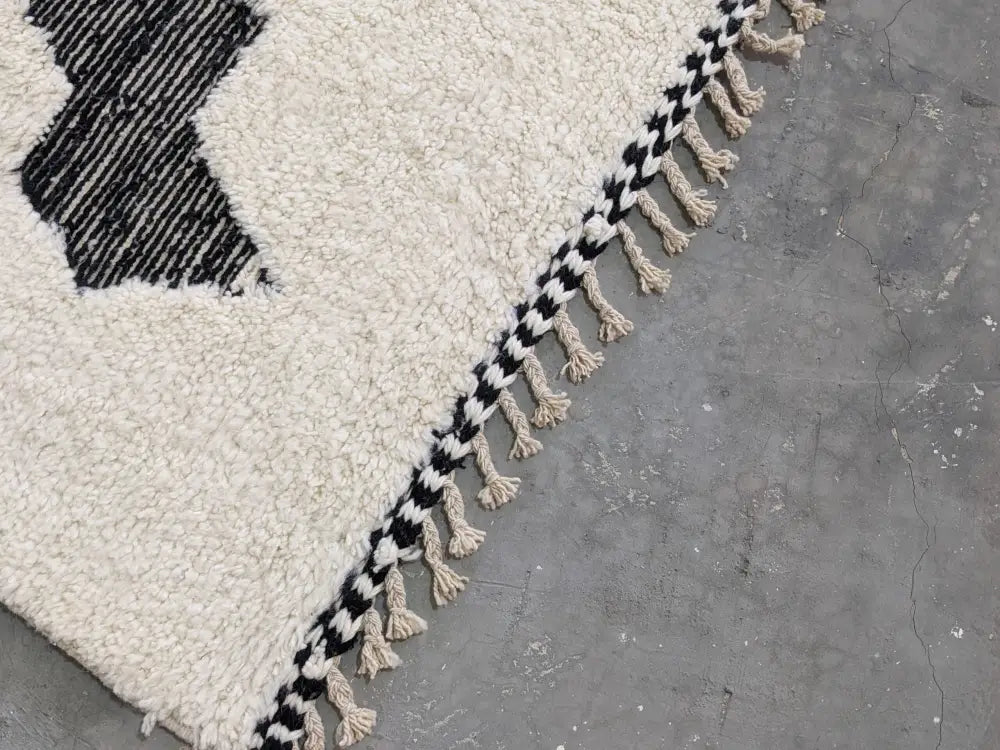 Beni ouarain moroccan handmade cream & black living room rug
