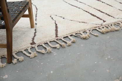 Handmade beige & dark brown beni ouarain rug bedroom geometric decor