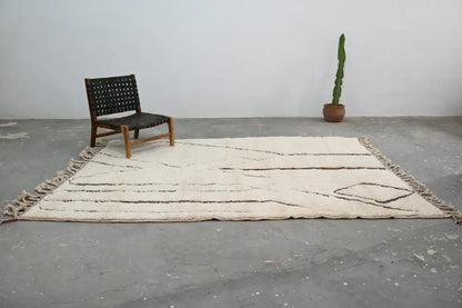Handmade beige & dark brown beni ouarain rug bedroom geometric decor
