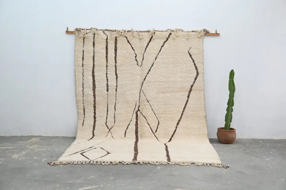 Handmade beige & dark brown beni ouarain rug bedroom geometric decor