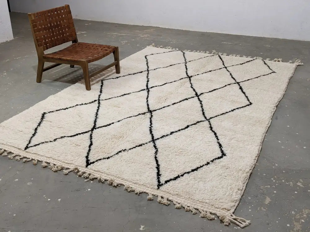 Handmade beni ouarain moroccan rug cream & black living room carpet