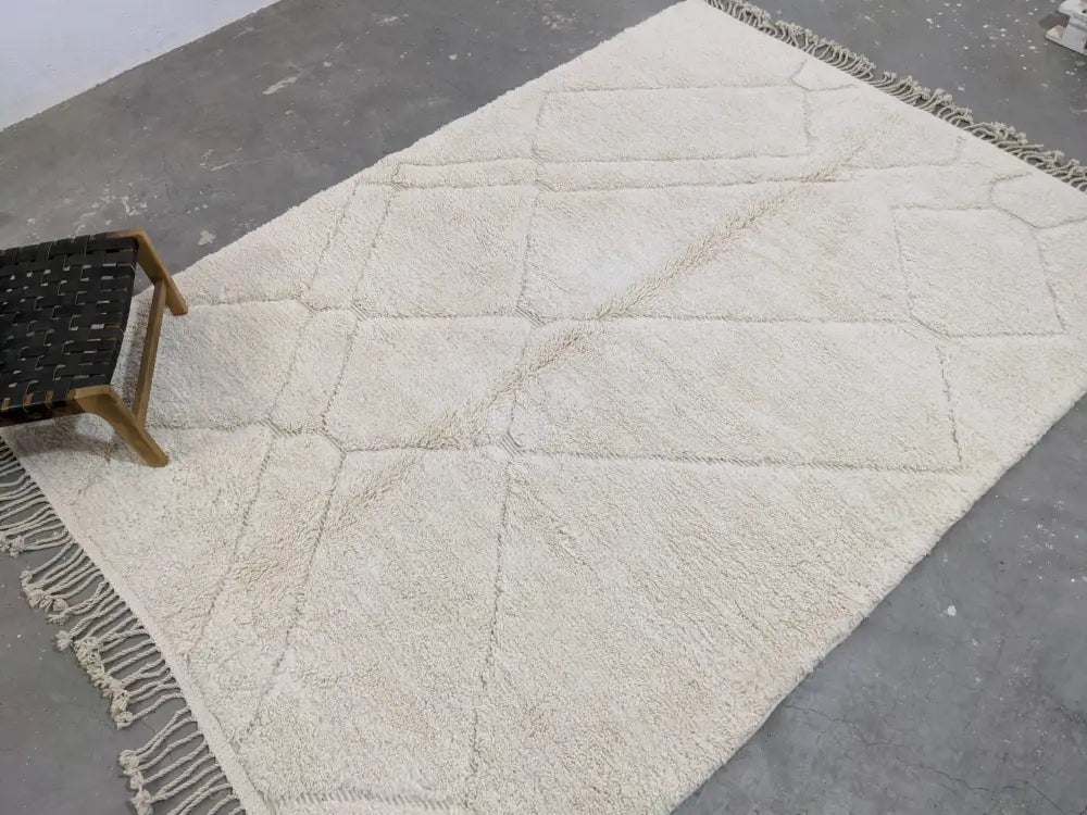 Cream geometric beni ouarain rug bedroom moroccan handmade carpet