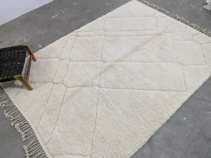 Cream geometric beni ouarain rug bedroom moroccan handmade carpet