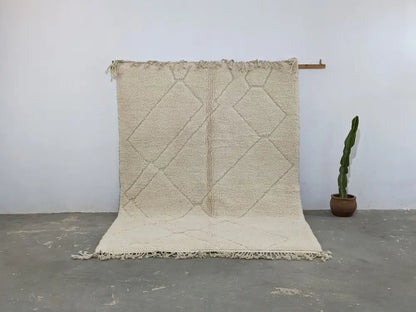 Cream geometric beni ouarain rug bedroom moroccan handmade carpet