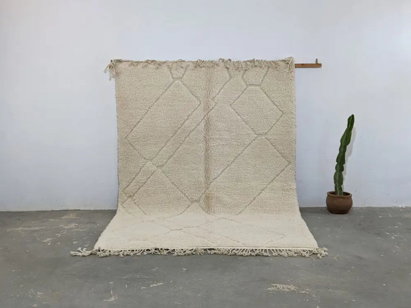 Cream geometric beni ouarain rug bedroom moroccan handmade carpet