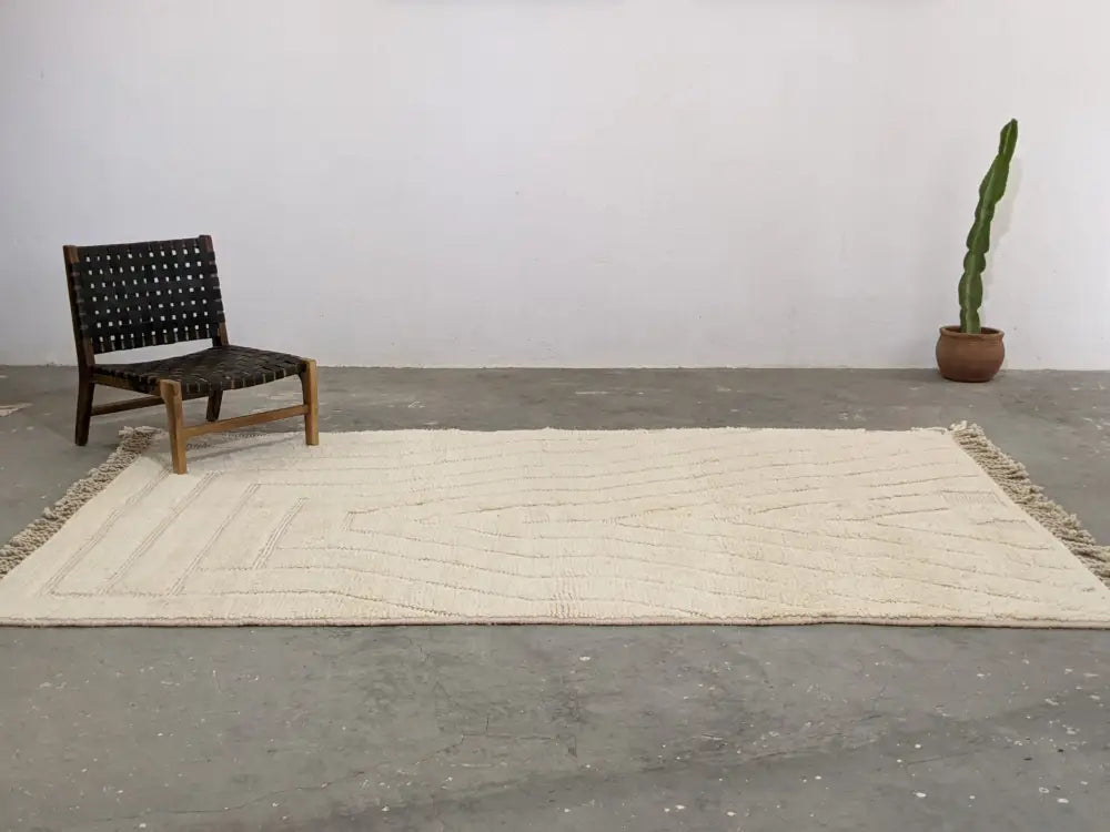Traditional beige beni ouarain rug living room moroccan handmade decor
