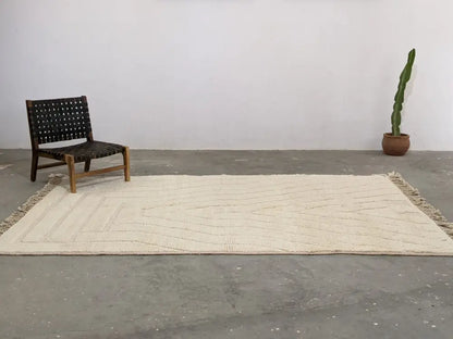 Traditional beige beni ouarain rug living room moroccan handmade decor