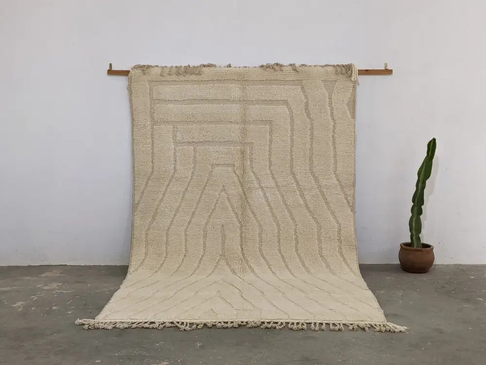 Traditional beige beni ouarain rug living room moroccan handmade decor
