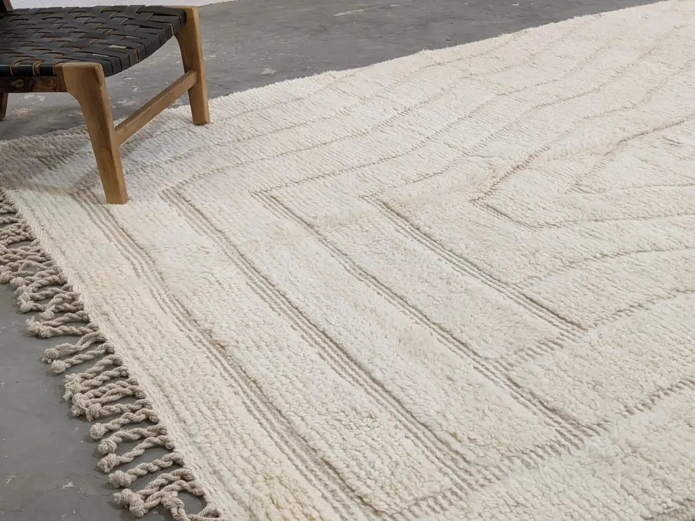 Traditional beige beni ouarain rug living room moroccan handmade decor