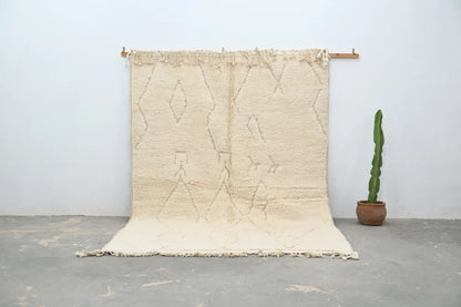 Handmade cream geometric beni ouarain rug for living room