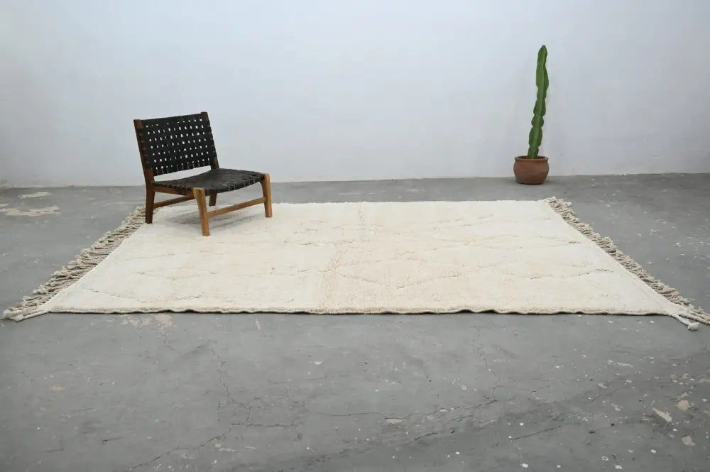 Handmade cream geometric beni ouarain rug for living room