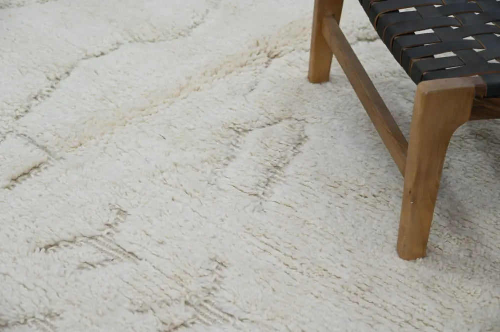 Handmade cream geometric beni ouarain rug for living room