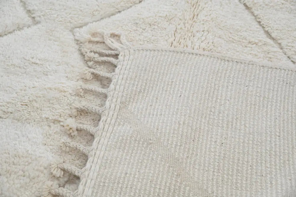Handmade beige beni ouarain rug diamond pattern bedroom decor