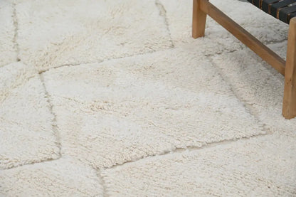 Handmade beige beni ouarain rug diamond pattern bedroom decor
