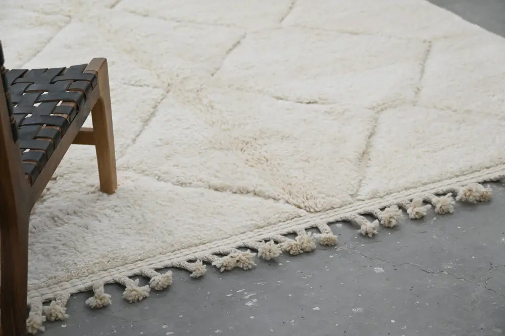 Handmade beige beni ouarain rug diamond pattern bedroom decor
