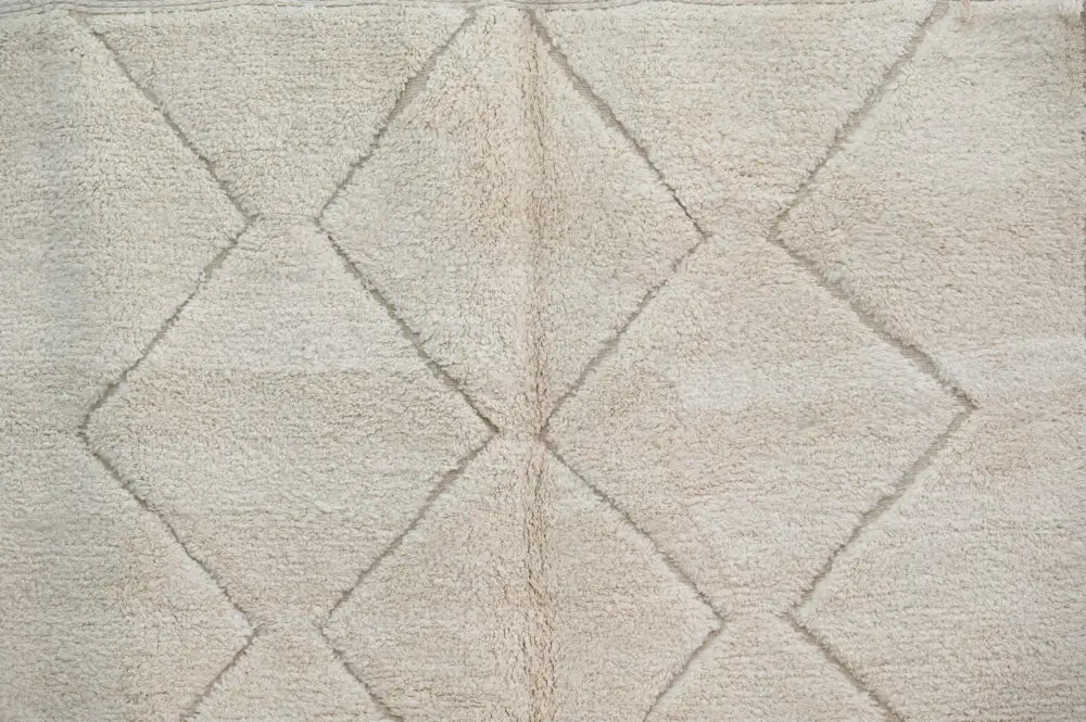 Handmade beige beni ouarain rug diamond pattern bedroom decor