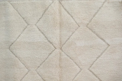 Handmade beige beni ouarain rug diamond pattern bedroom decor