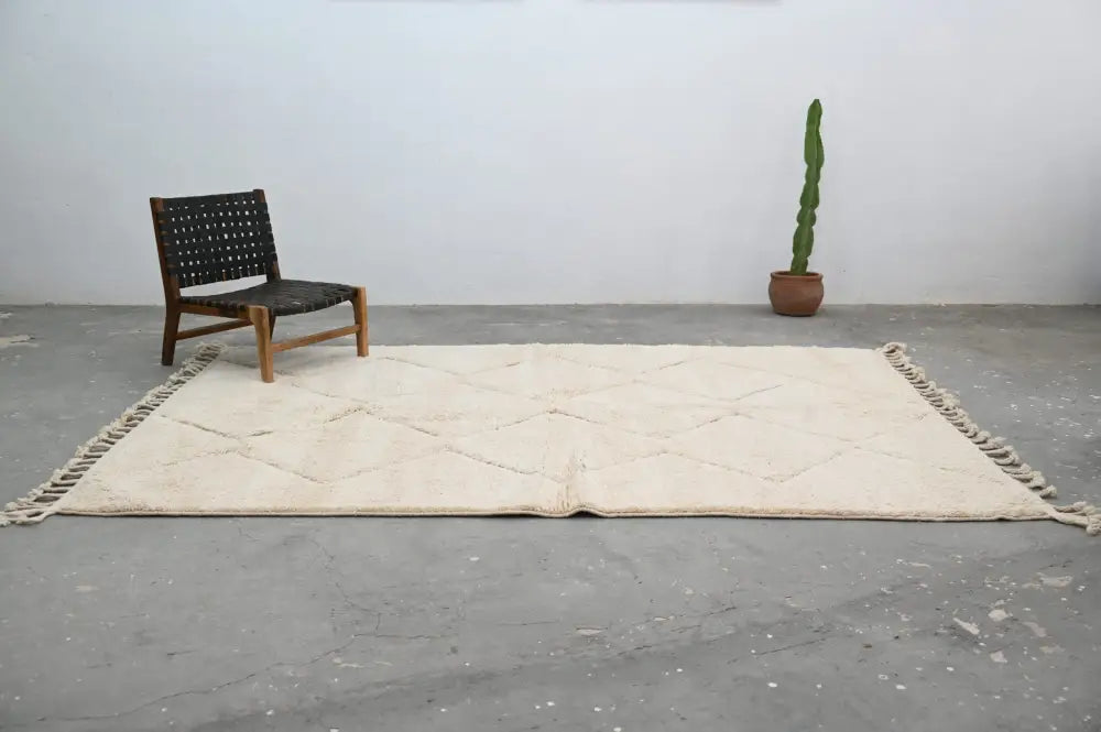 Handmade beige beni ouarain rug diamond pattern bedroom decor